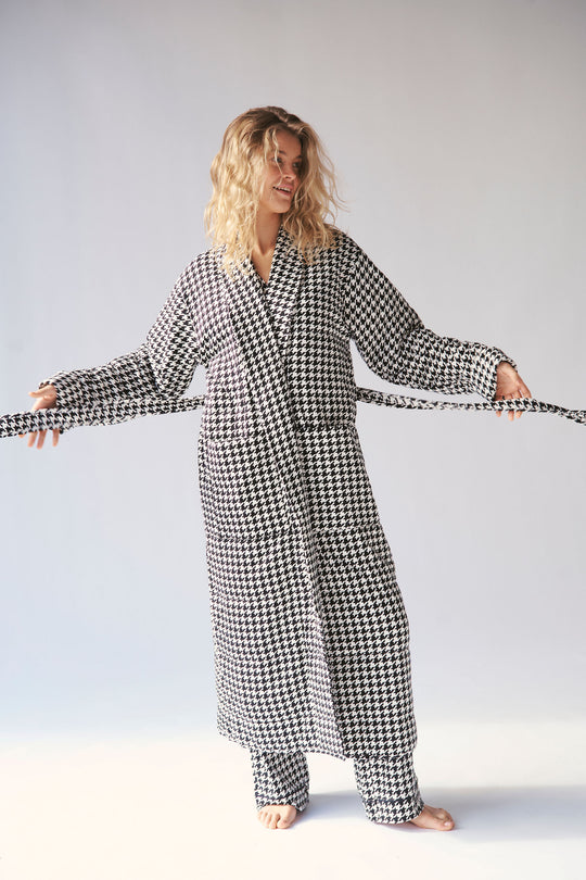 Ladies Quilted Robe - HOUNDSTOOTH